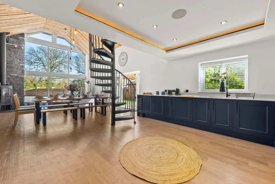 Gather the family in the open living and dining spaces at Blue Puffin Stays. Share a delicious meal, swap stories from your day exploring the country side, and enjoy relaxed, quality time together in comfort.