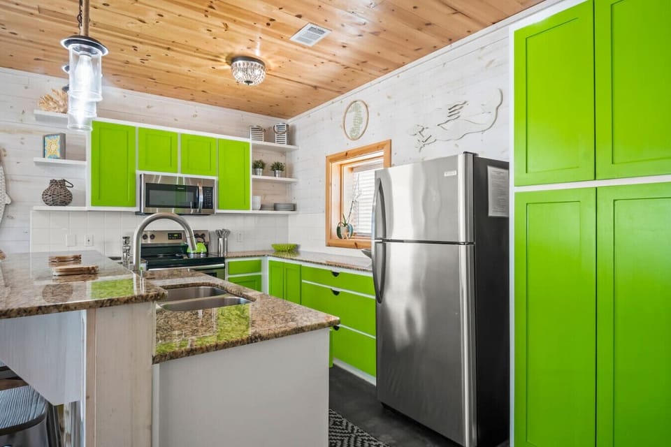 Lime green & beachy clean 💚🌊