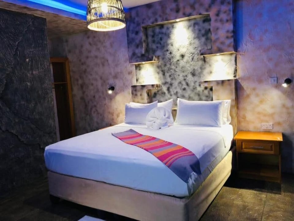 Deluxe Double Room | Desk, laptop workspace, free WiFi