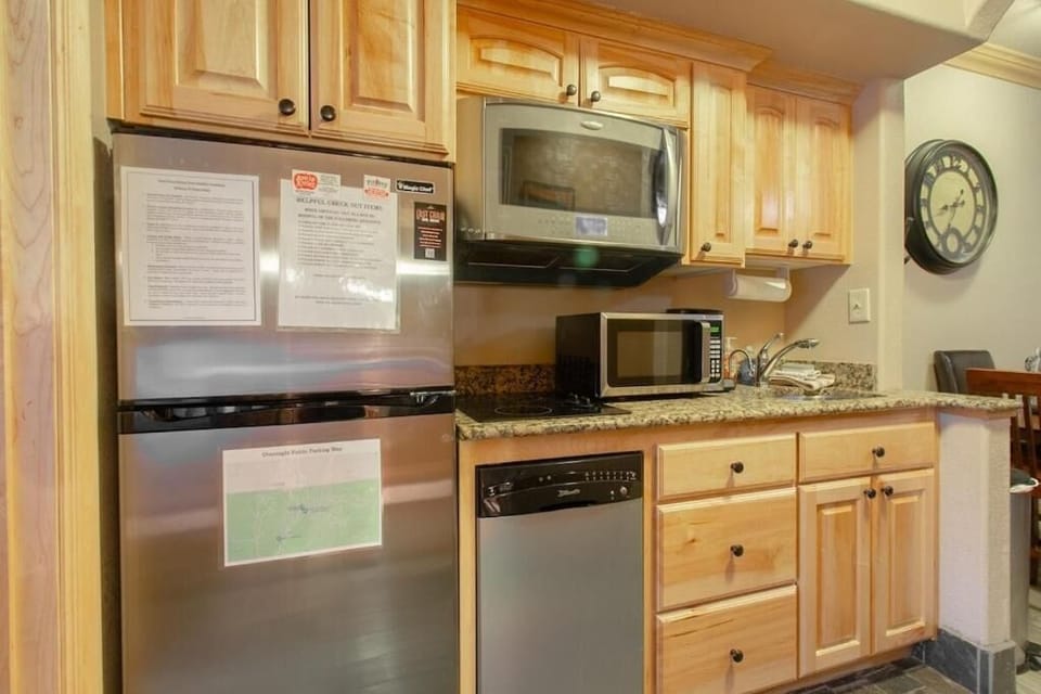 Basic Condo | Private kitchen