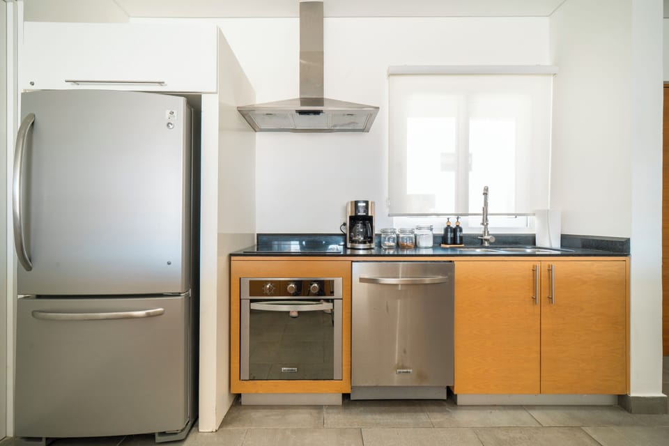 Deluxe Condo, Balcony | Private kitchen