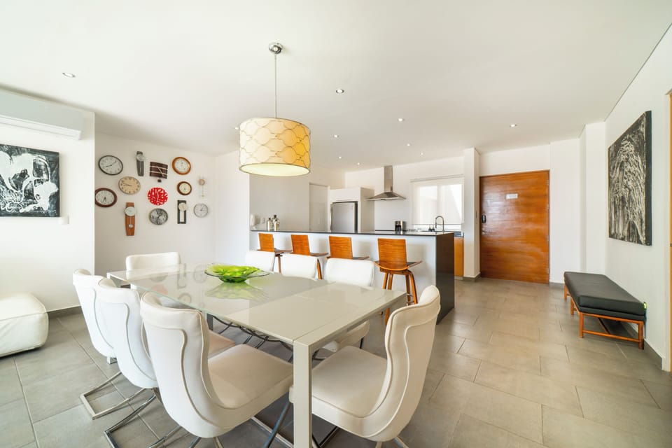 Deluxe Condo, Balcony | Dining room