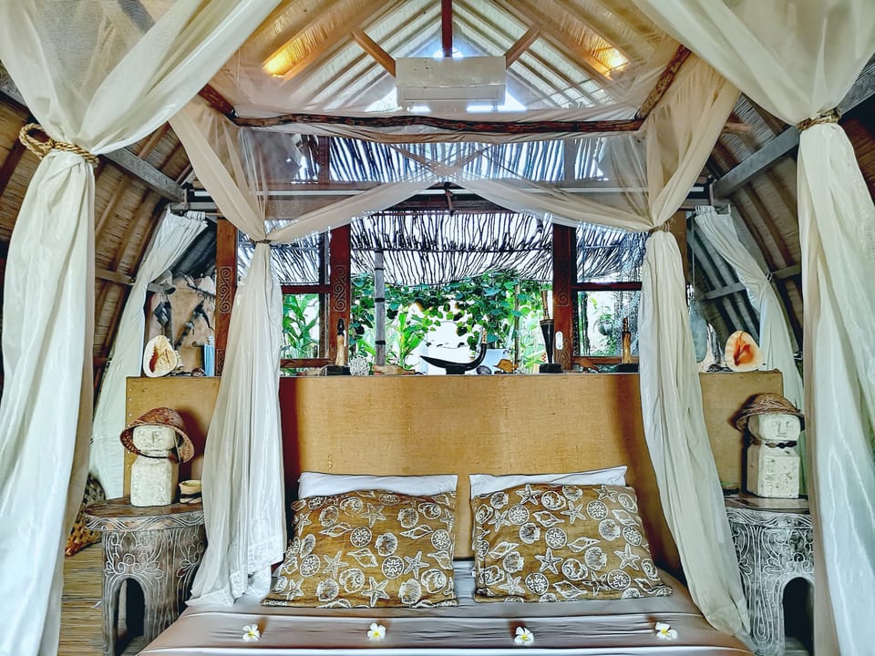 Traditional Cottage, Oceanfront | Frette Italian sheets, premium bedding, pillowtop beds, WiFi (free)