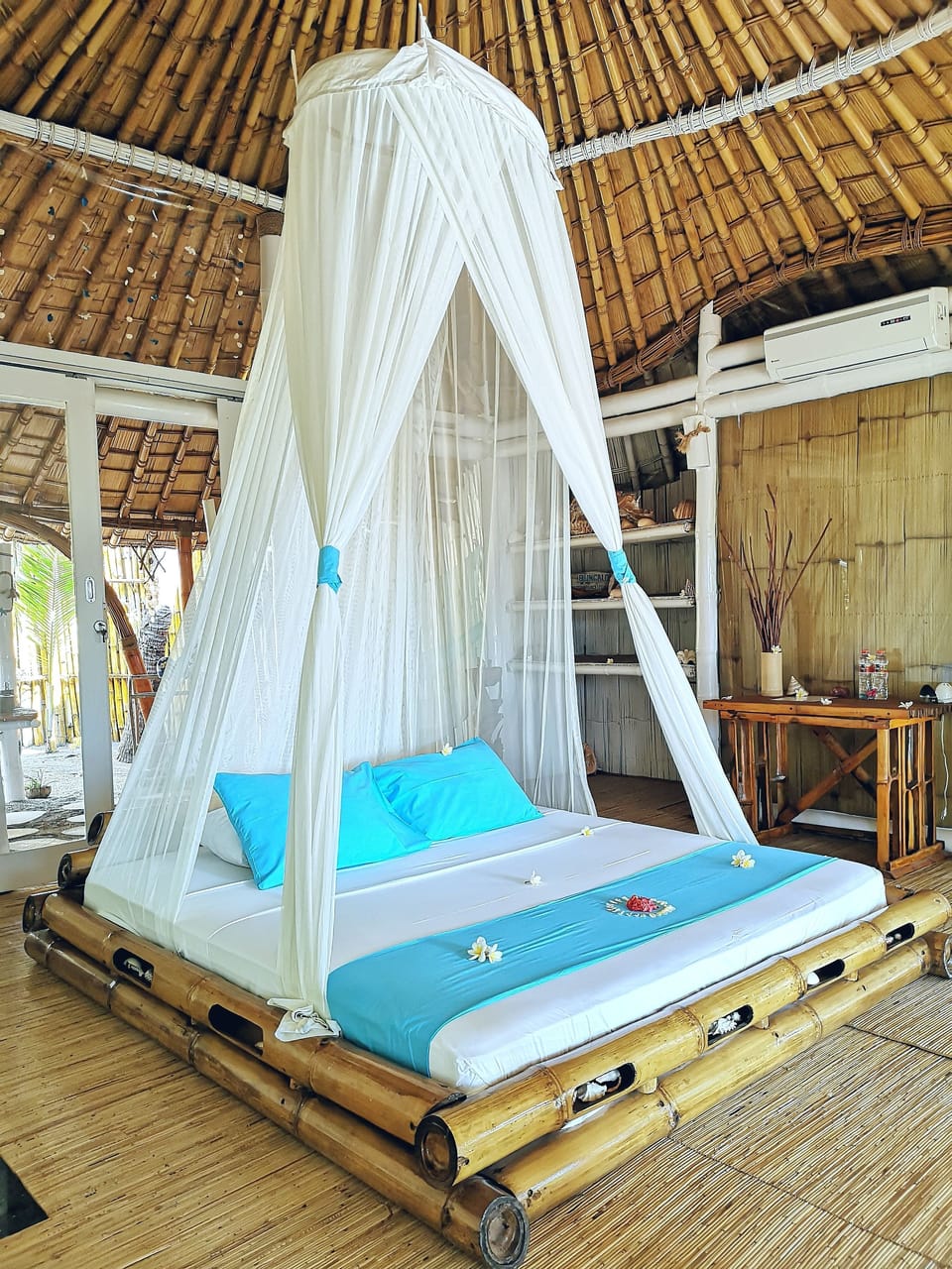 Honeymoon Bungalow, Beach View | Frette Italian sheets, premium bedding, pillowtop beds, WiFi (free)