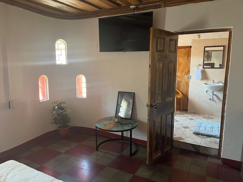 Deluxe Room, Courtyard View | WiFi (free), bed sheets