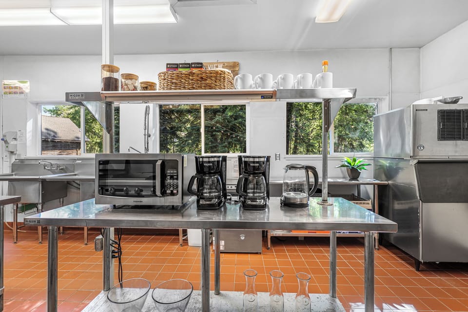 Family Cabin, 3 Bedrooms, Kitchen, Courtyard View | Private kitchen | Coffee/tea maker, microwave, electric kettle, toaster