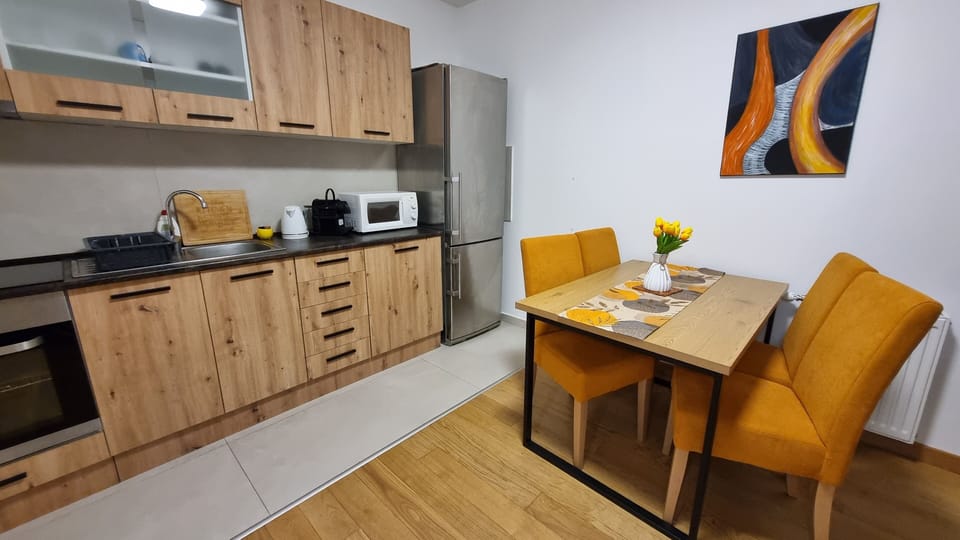 Apartment, 3 Bedrooms, Smoking, Balcony | Dining room