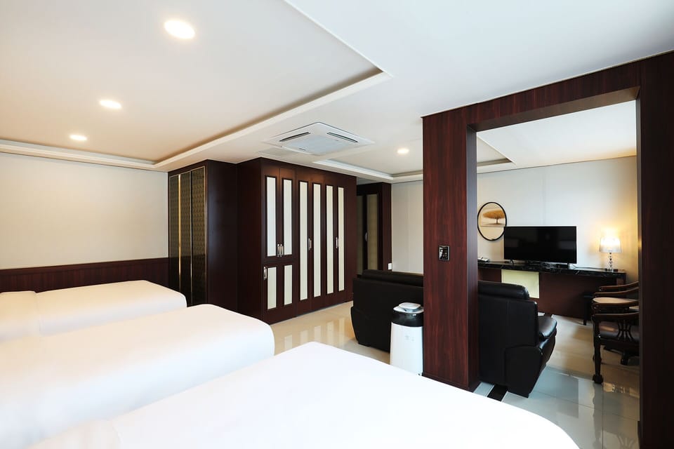 Junior Suite (With Kitchen) | Desk, blackout drapes, iron/ironing board, free WiFi