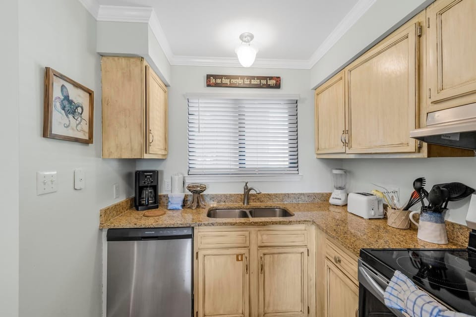 Condo, Multiple Beds (Las Palmas 122) | Private kitchen | Oven, toaster