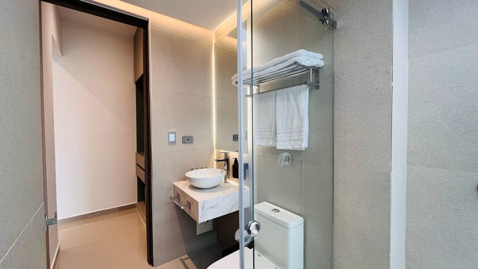 Standard Room | Bathroom | Shower, towels, soap, shampoo