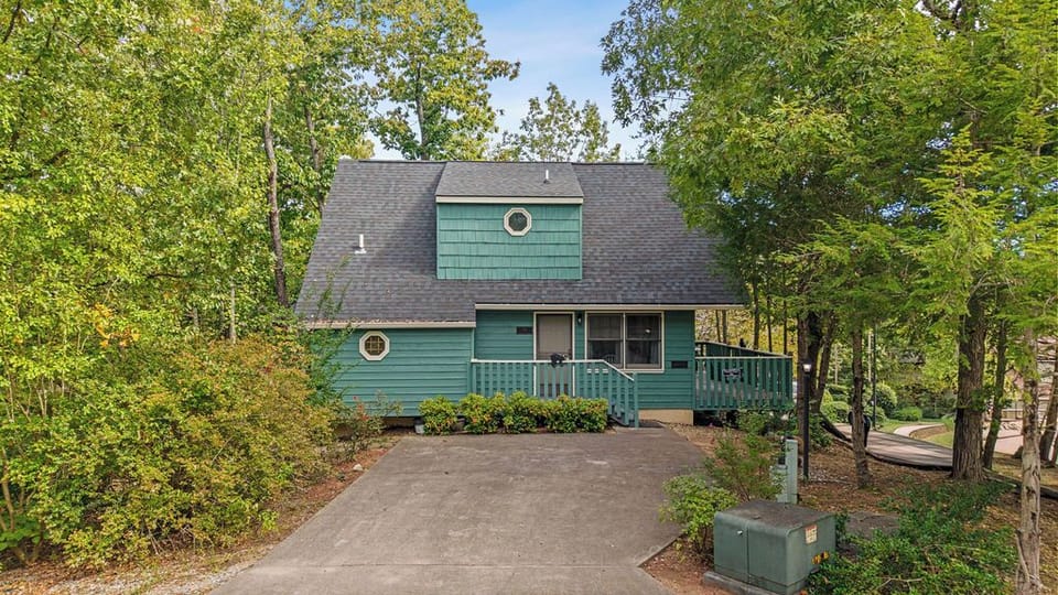 Private cabin just minutes from the heart of Pigeon Forge—close to attractions, dining, and shows. Located in a cabin community with neighboring homes nearby, offering easy parking, simple access, and a convenient home base close to all the action.