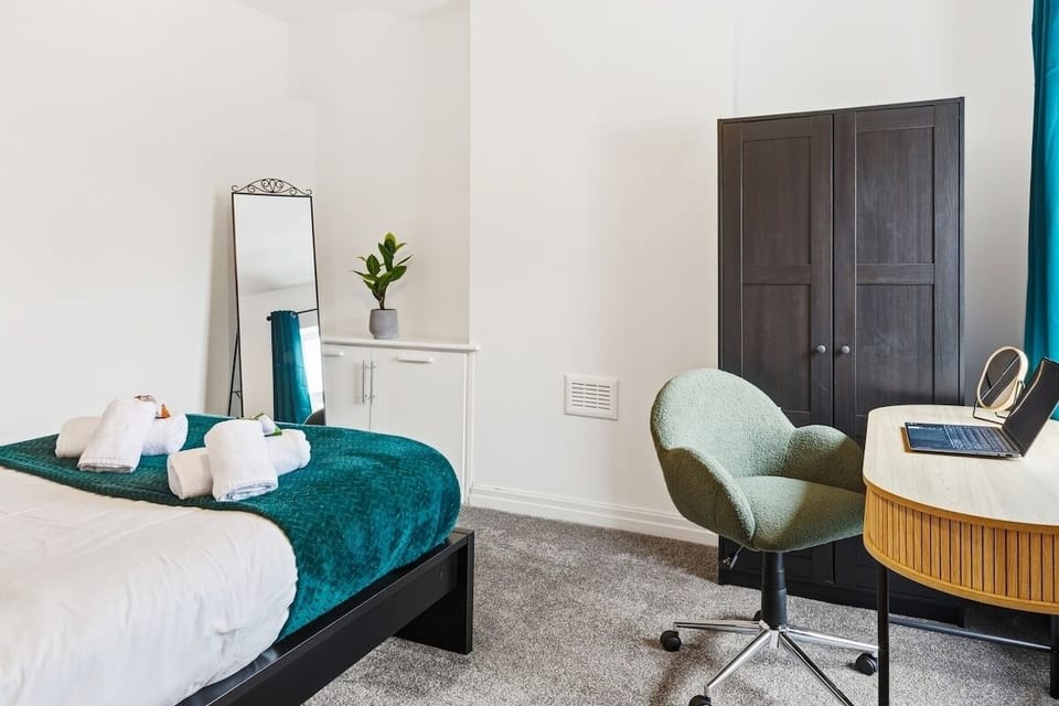 Spacious 1-Bed | Town Centre | Free Parking Apartment in Warrington