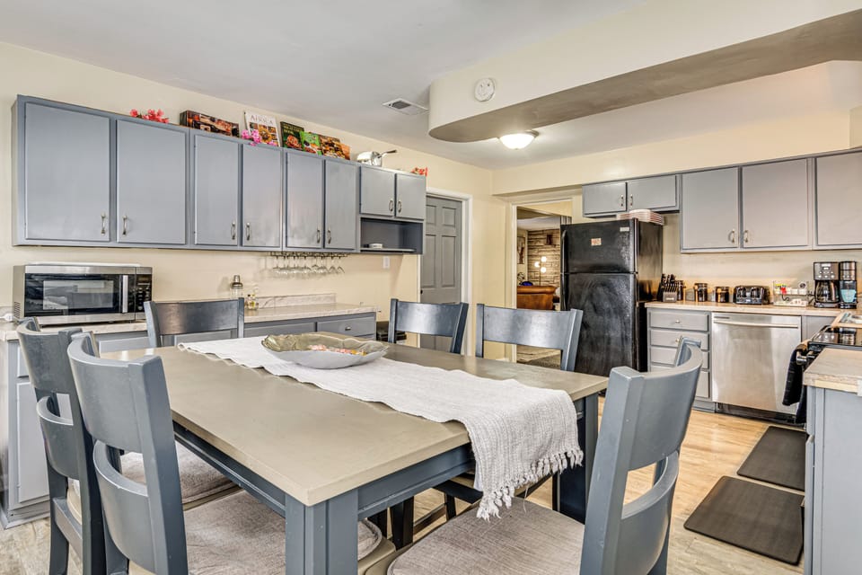Dining Area & Kitchen