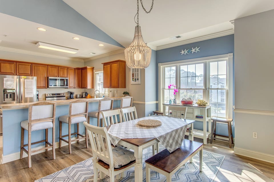Dining Area | Dishware/Flatware