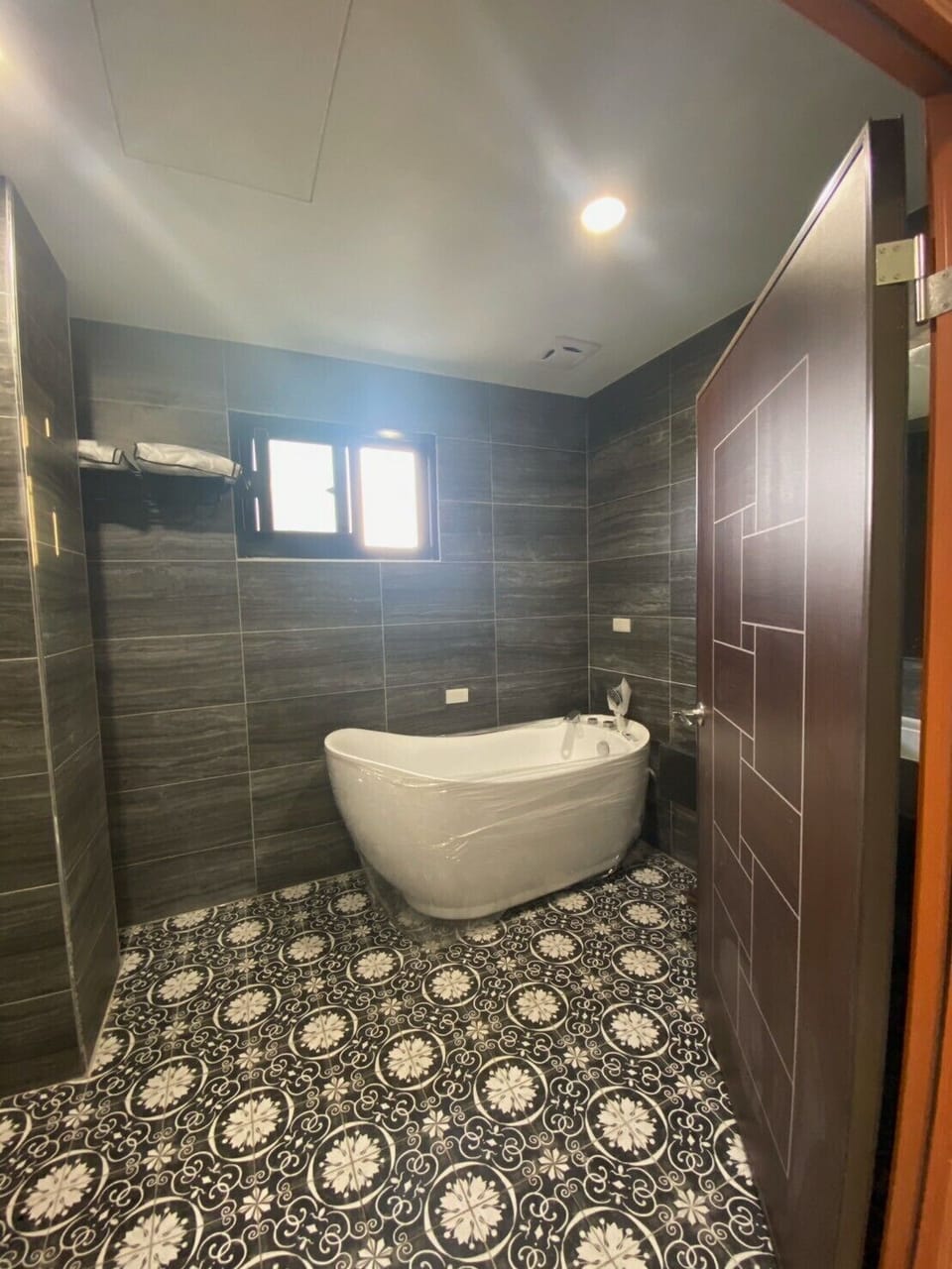Classic Double Room, Ocean View | Bathroom | Hair dryer, towels, soap, shampoo
