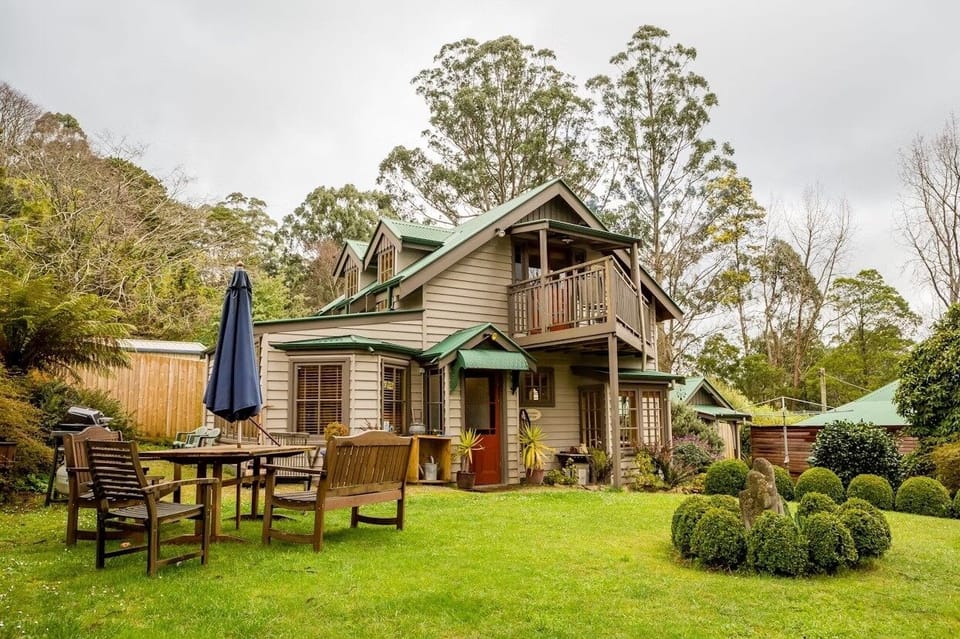 Lavender Cottage & lawns