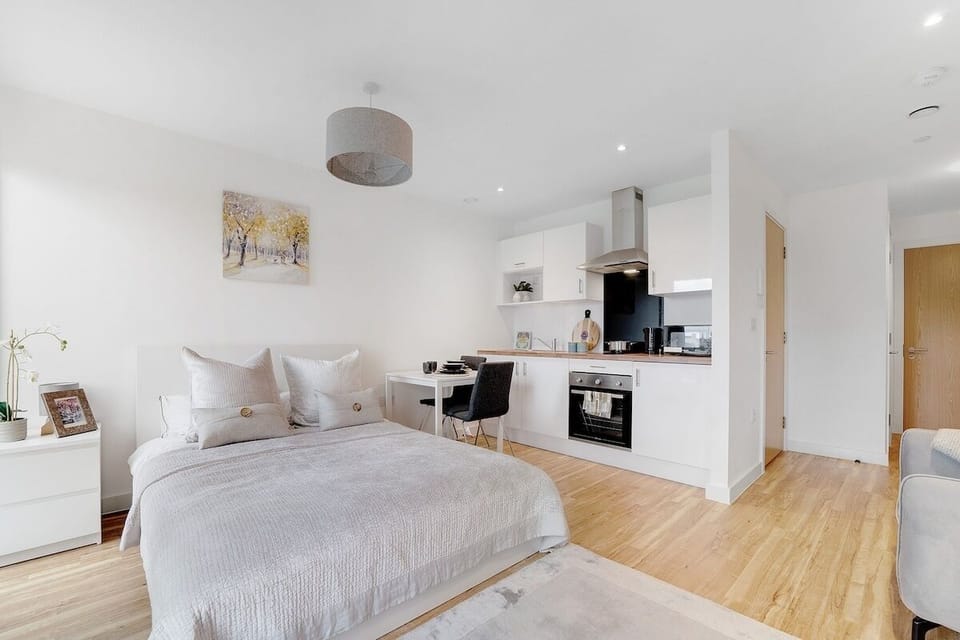 NEW! Modern 1BR in Manchester w/Super Fast Wi-fi! Apartment in Salford