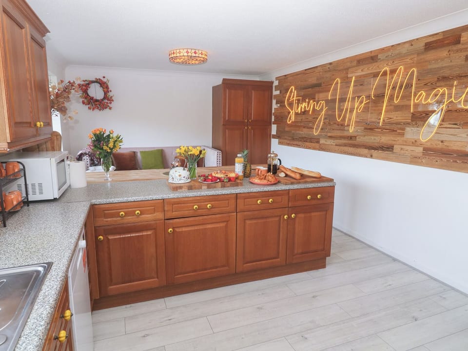 Dishwasher, cookware/dishes/utensils