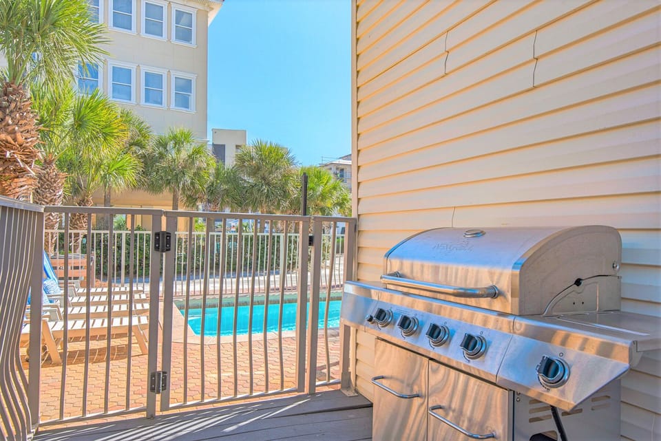 Shipwatch includes a gas grill for you to grill up some fresh caught seafood!