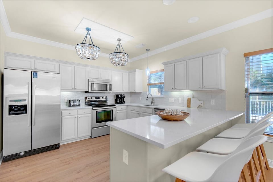 New quartz counters with breakfast bar and stainless appliances