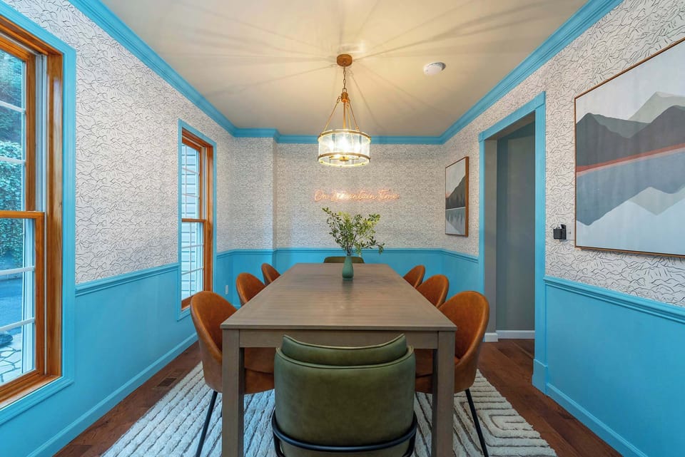 Big group dinner? Intimate brunch? Midnight snack squad? This dining table is ready for whatever’s on the menu. Because the best trips are measured in laughs per meal.