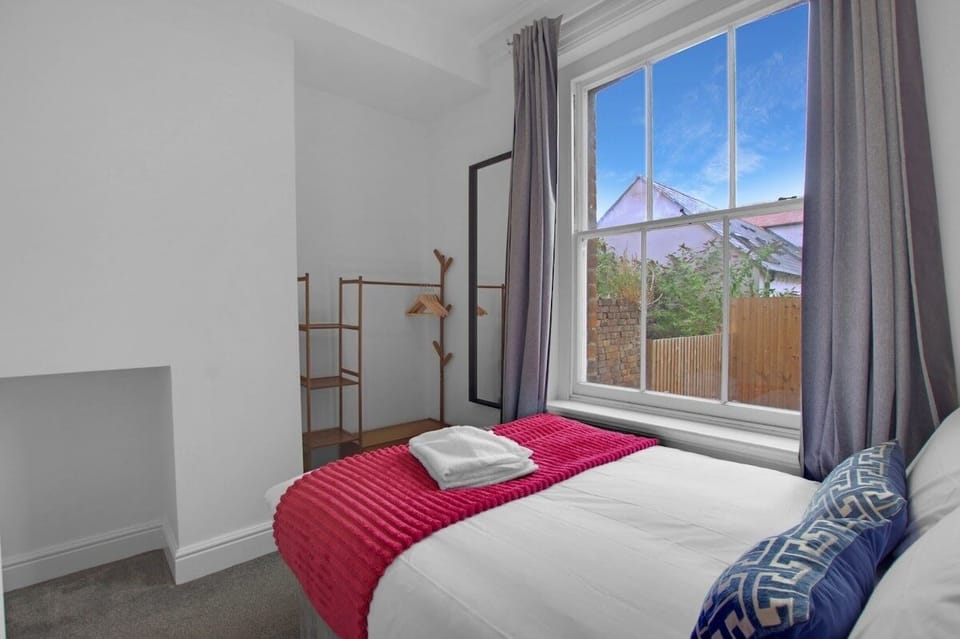 The Quayside Serviced Apartments | The Lookout Apartment in Gloucester