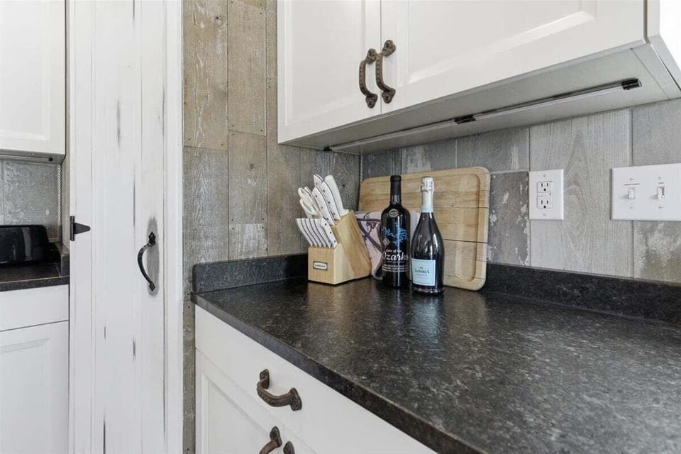 House, Multiple Beds, Patio, City View (Copper Top Retreat) | Private kitchen