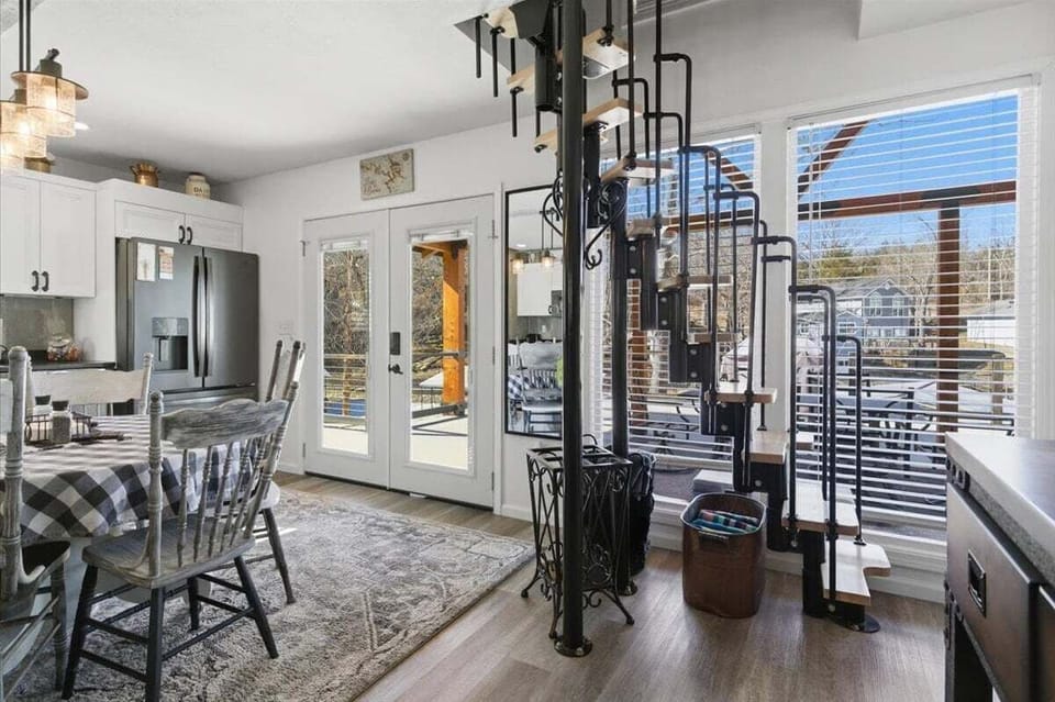House, Multiple Beds, Patio, City View (Copper Top Retreat) | 2 bedrooms, individually decorated, individually furnished, bed sheets