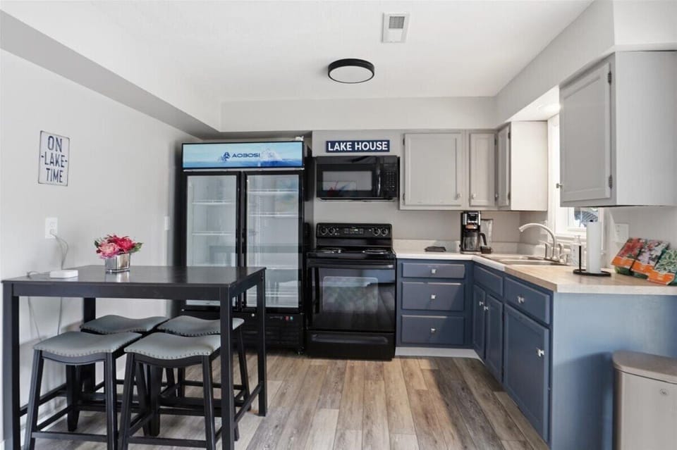 House, Multiple Beds, Patio (Scenic Oasis) | Private kitchen