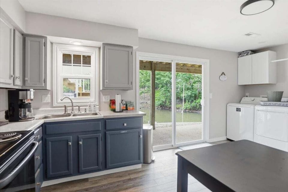 House, Multiple Beds, Patio (Scenic Oasis) | Private kitchen