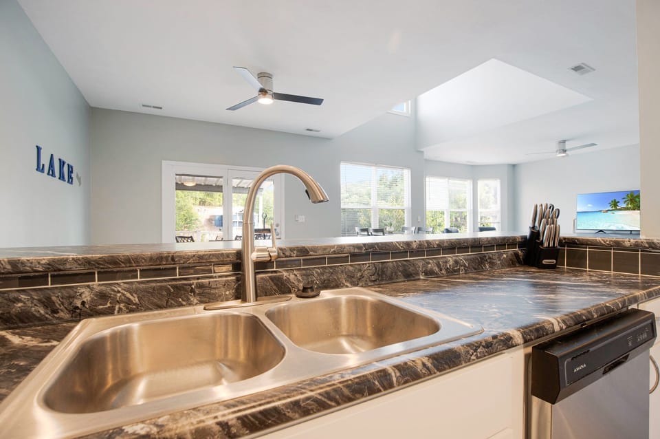 House, Multiple Beds, Patio (Paradise Lookout) | Private kitchen