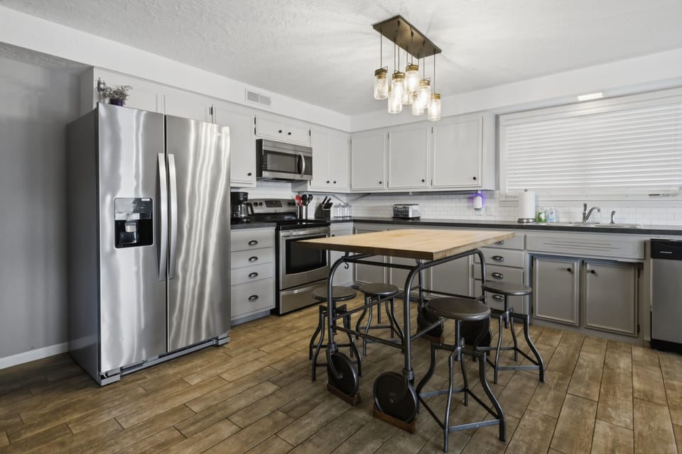House, Multiple Beds, Patio (Shorty's Getaway) | Private kitchen