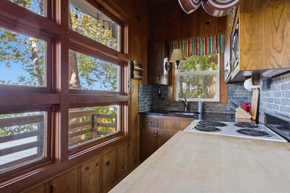 House, Multiple Beds, Patio (Lakefront Lucky Charmer) | Private kitchen