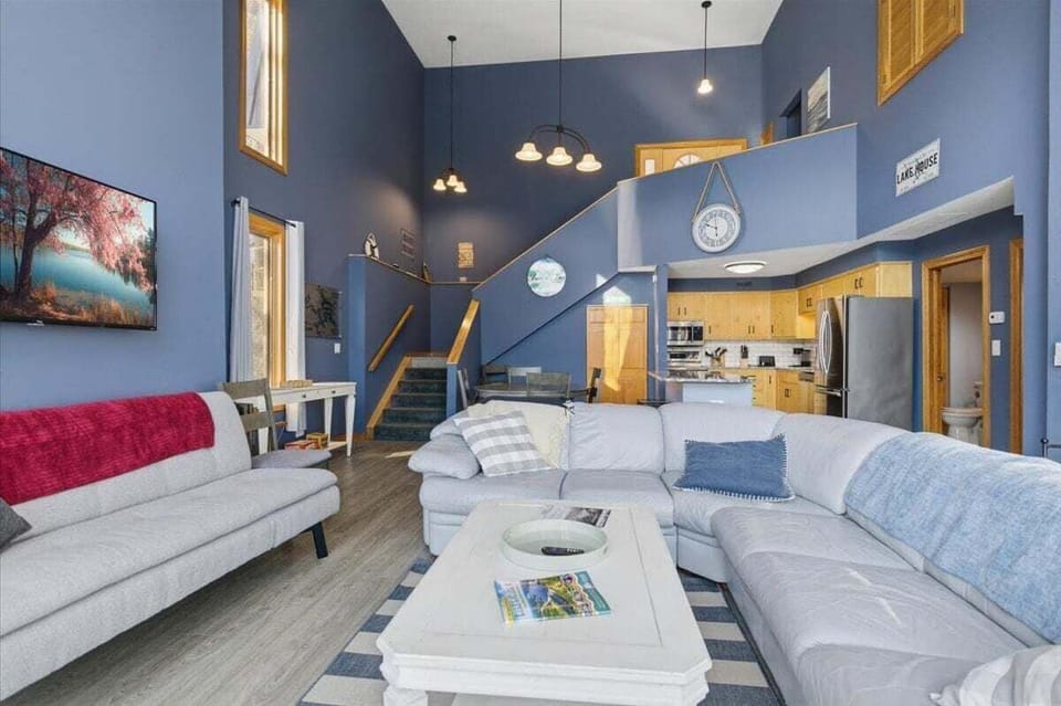 House, Multiple Beds, Patio (Highline Hideaway) | 3 bedrooms, individually decorated, individually furnished, bed sheets
