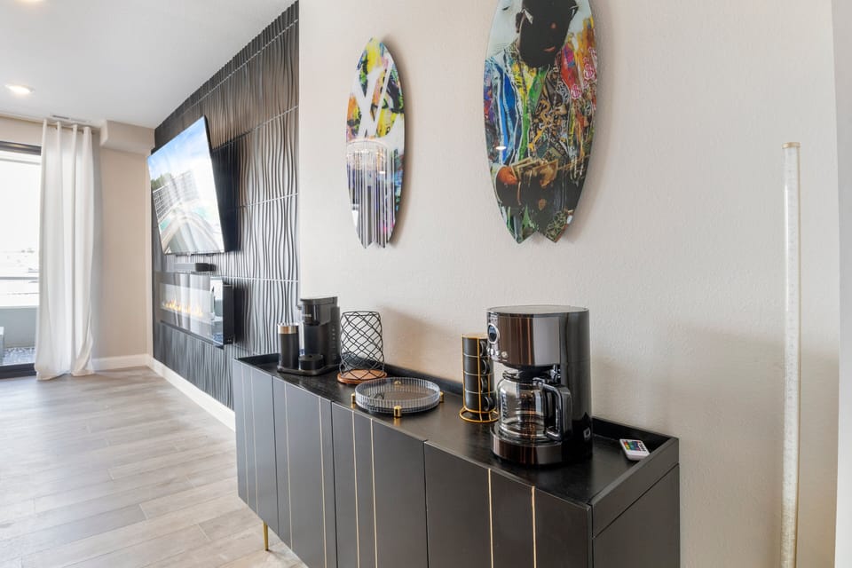 Condo, Multiple Beds, Pool Access, City View (Off the Hook at Topsider) | 3 bedrooms, individually decorated, individually furnished, bed sheets