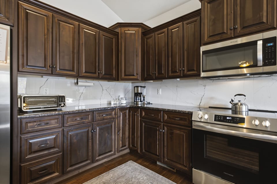 House, Multiple Beds, Patio, Garden View | Private kitchen