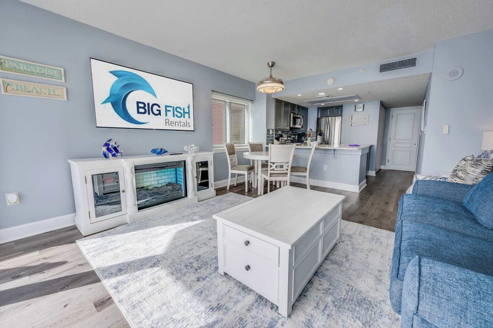 Amazing Living Room with Stunning Views🌊☀️

