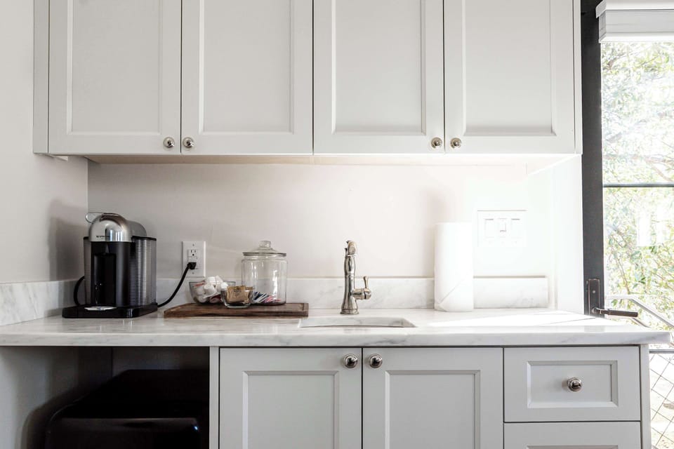 Apartment, 1 King Bed, Kitchenette (508 E Creek St) | Private kitchen