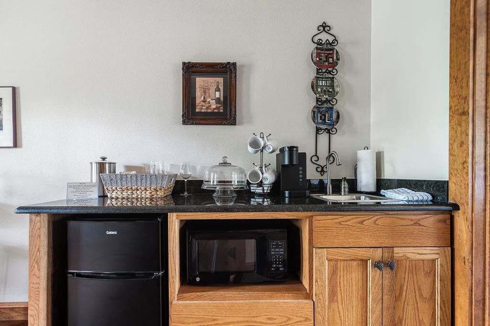 House, 2 Queen Beds, Patio (9996 US-290 Paris) | Private kitchen