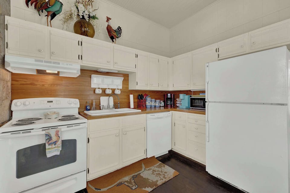 House, Multiple Beds, Balcony (101 N Orange - Combo) | Private kitchen
