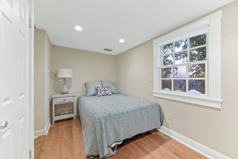 House, Multiple Beds, Jetted Tub, Pool View (309  E Travis) | View from room