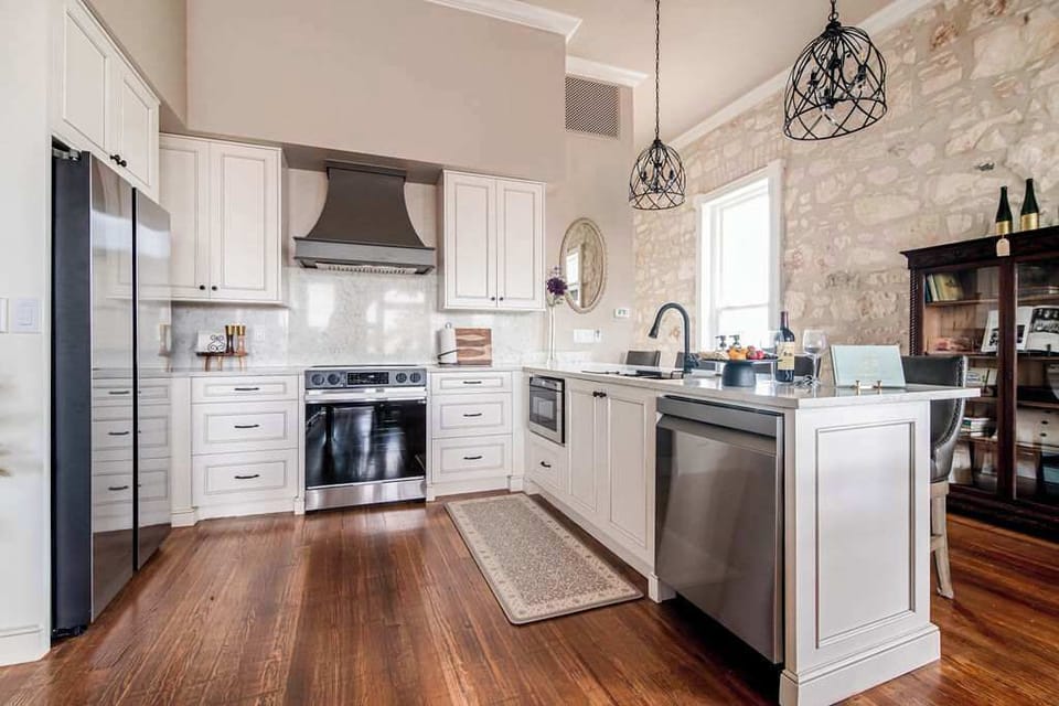 House, Multiple Beds, Patio, Garden View (118 E Main - Unit B) | Private kitchen