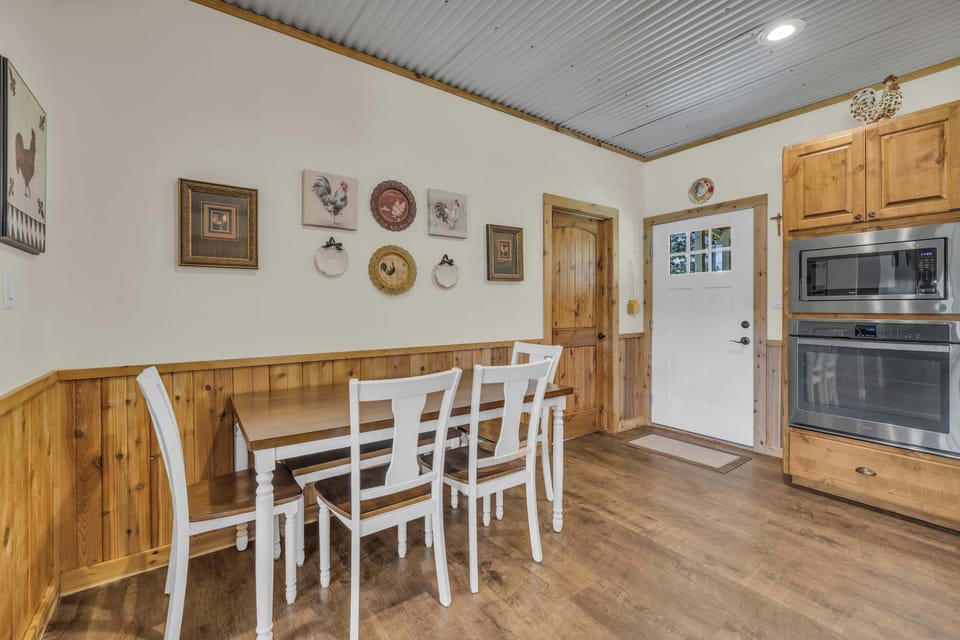 House, Multiple Beds, Patio, Garden View (2559 Knopp Yellow) | 3 bedrooms, individually decorated, individually furnished, bed sheets