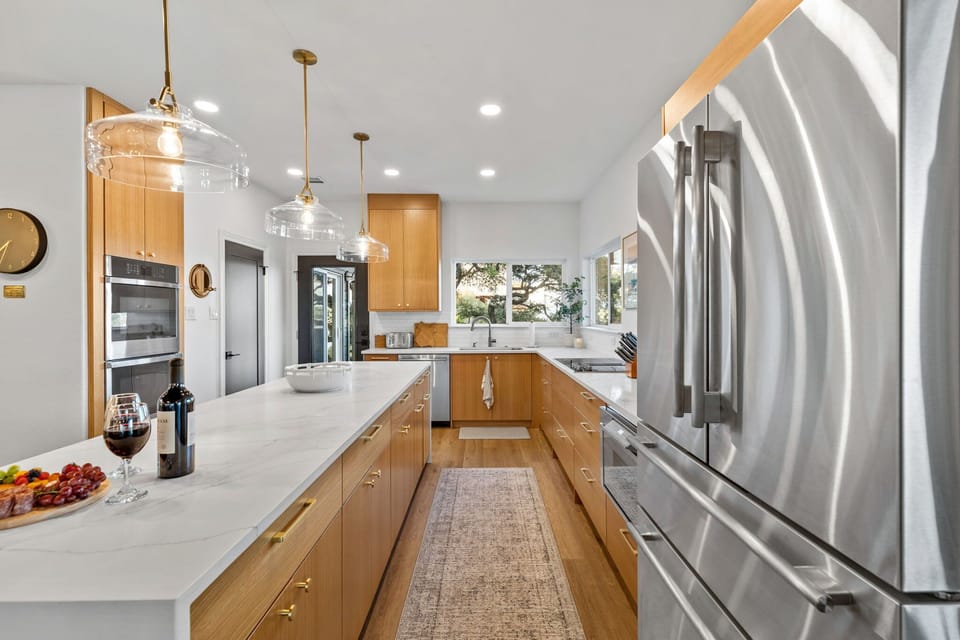 House, Multiple Beds, Hot Tub (18403 Lakepoint Circ) | Private kitchen
