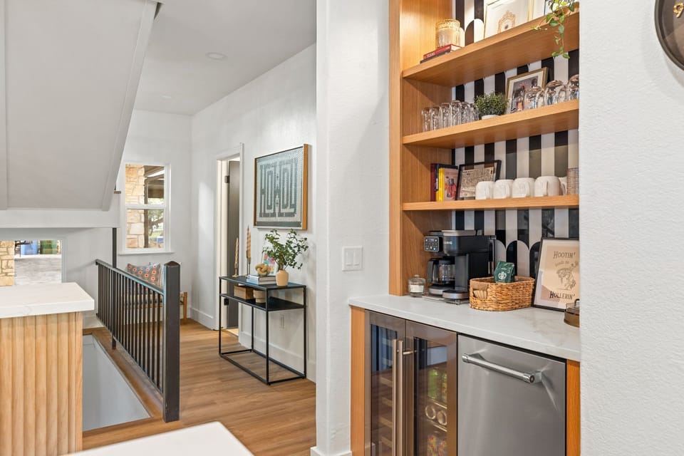 House, Multiple Beds, Hot Tub (18403 Lakepoint Circ) | Private kitchen