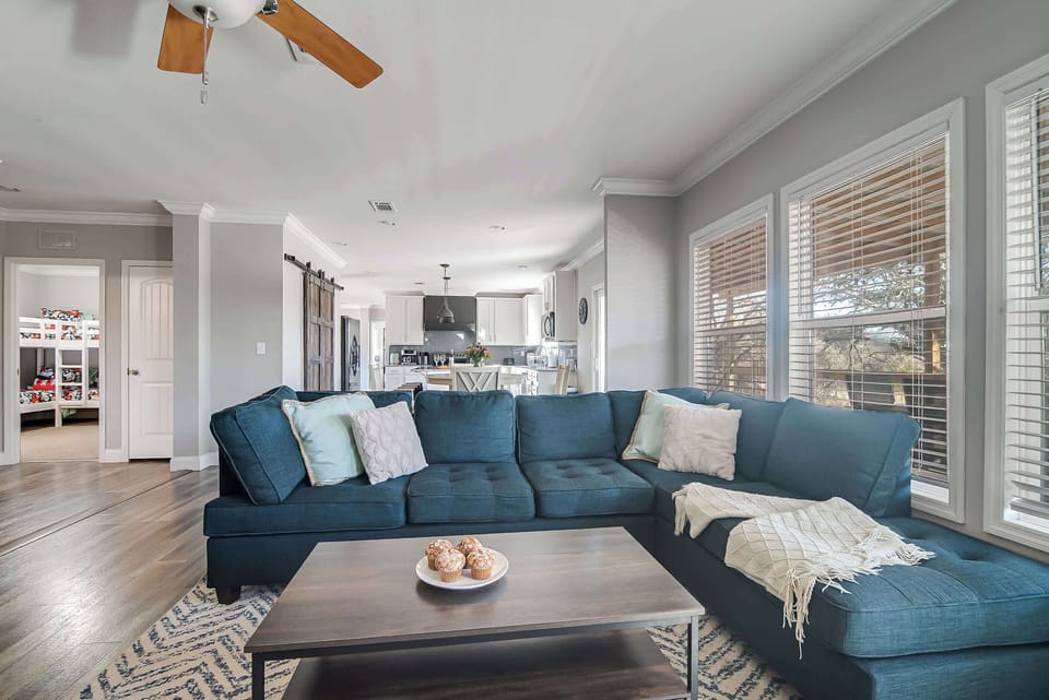 House, Multiple Beds, Patio (7994 W US-290) | Living area