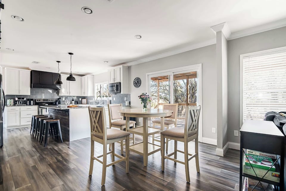House, Multiple Beds, Patio (7994 W US-290) | 4 bedrooms, individually decorated, individually furnished, bed sheets