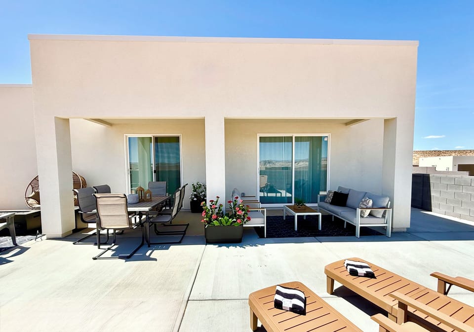 Outdoor patio area with nice new furniture