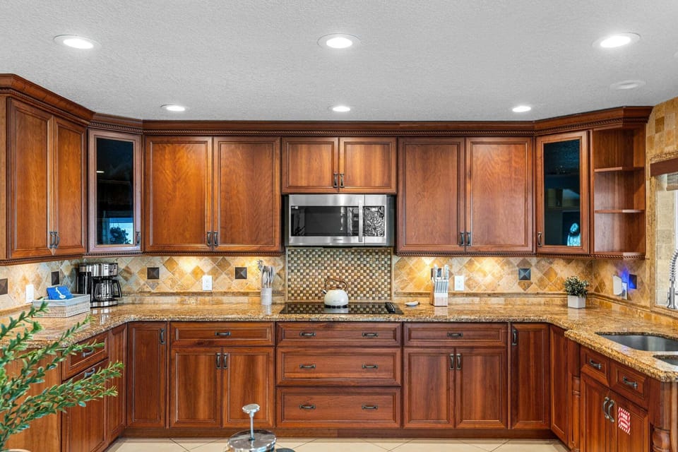 Fully equipped kitchen with everything you need to make your favorite homemade meals