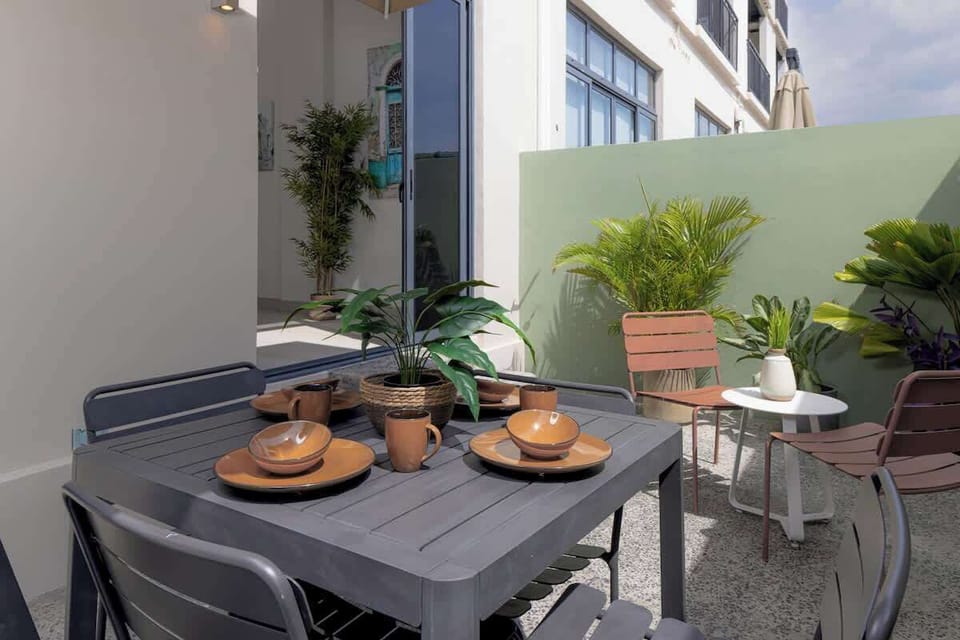 Outdoor dining